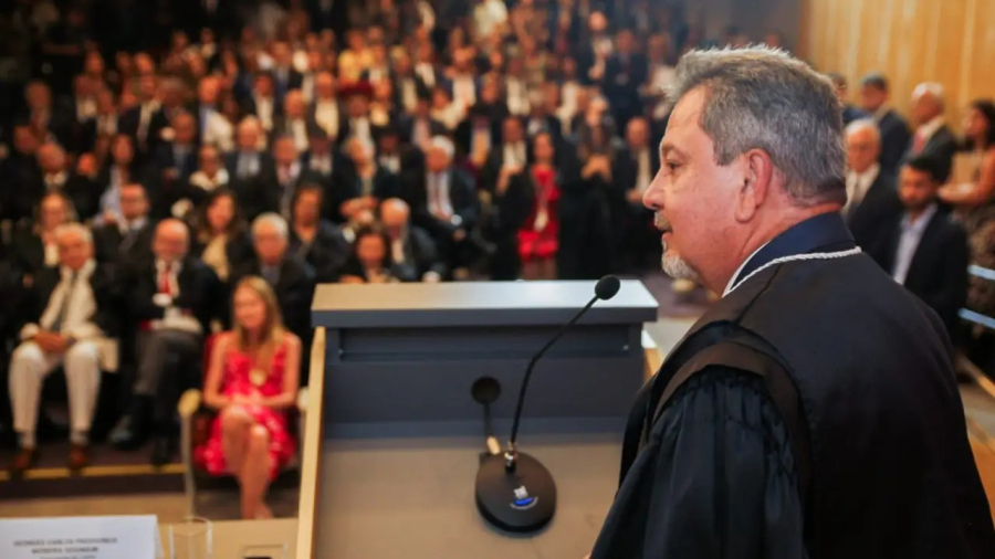 Posse do novo procurador-geral de Justiça é prestigiada por presenças de políticos de todo estado